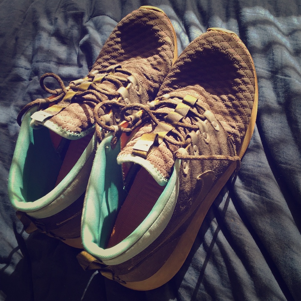 Nike high top rare Roshe