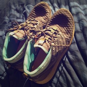 Nike high top rare Roshe