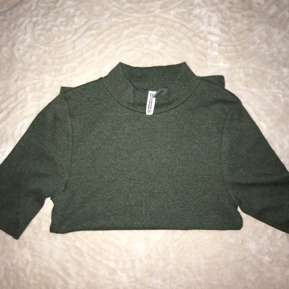 H&M turtle neck shirt