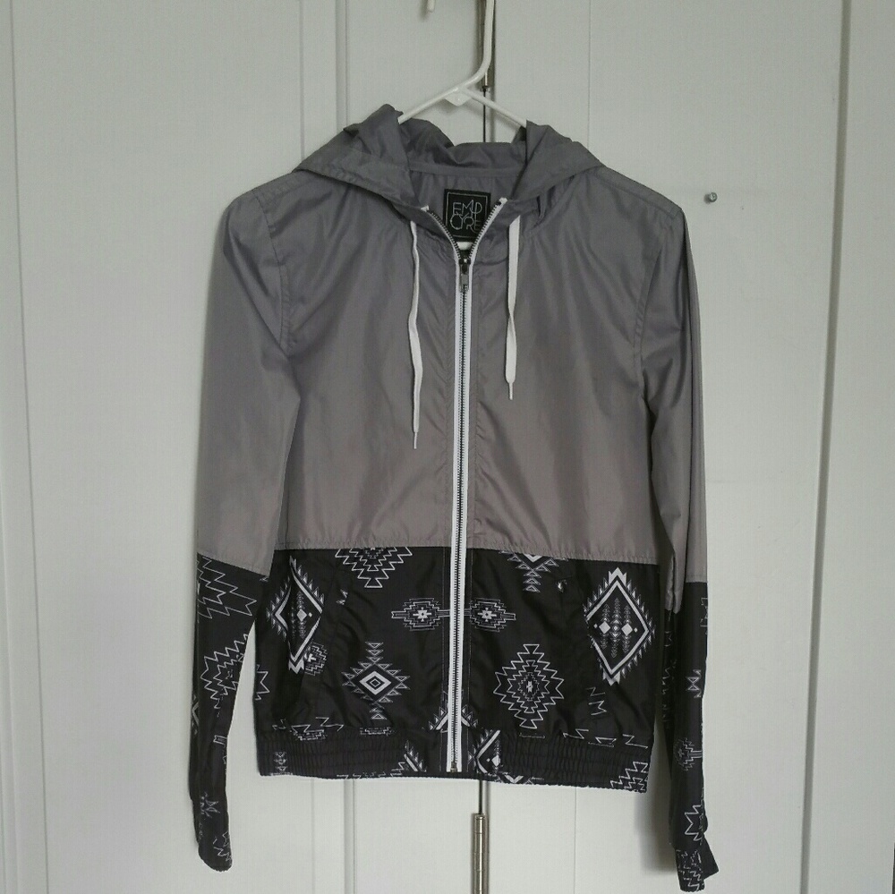 Price drop! CUTE Empyre Windbreaker
