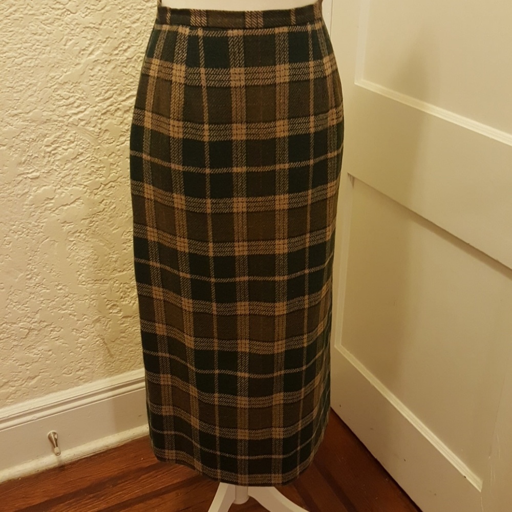 FINAL SALE!!Talbots wool plaid skirt. Sz 6p