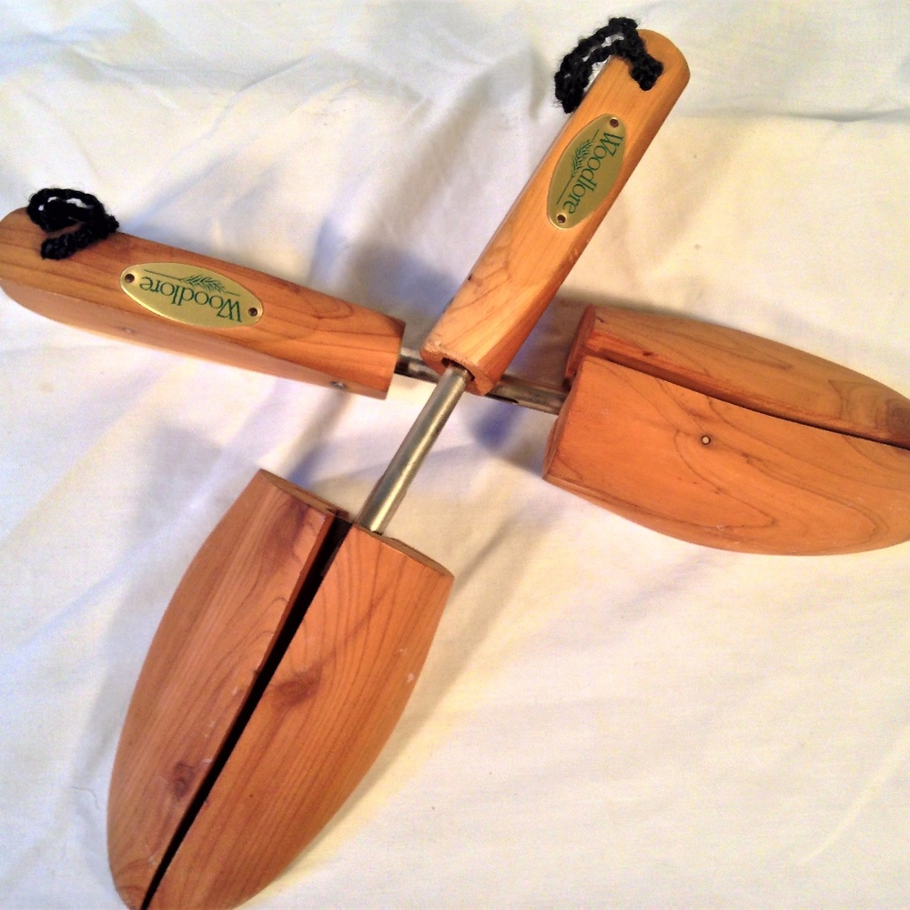 *SOLD*WOODLORE CEDAR SHOE TREE SIZE MEDIUM