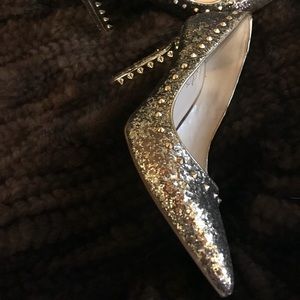 Gold sequins pumps
