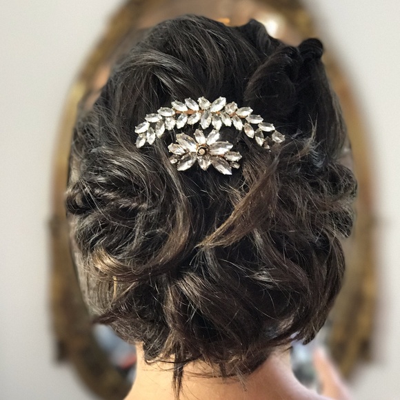 NEW Chloe + Isabel Rosette Flower Hair Comb - Picture 3 of 3