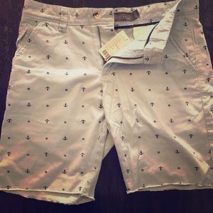 Fitted anchor shorts size-32
