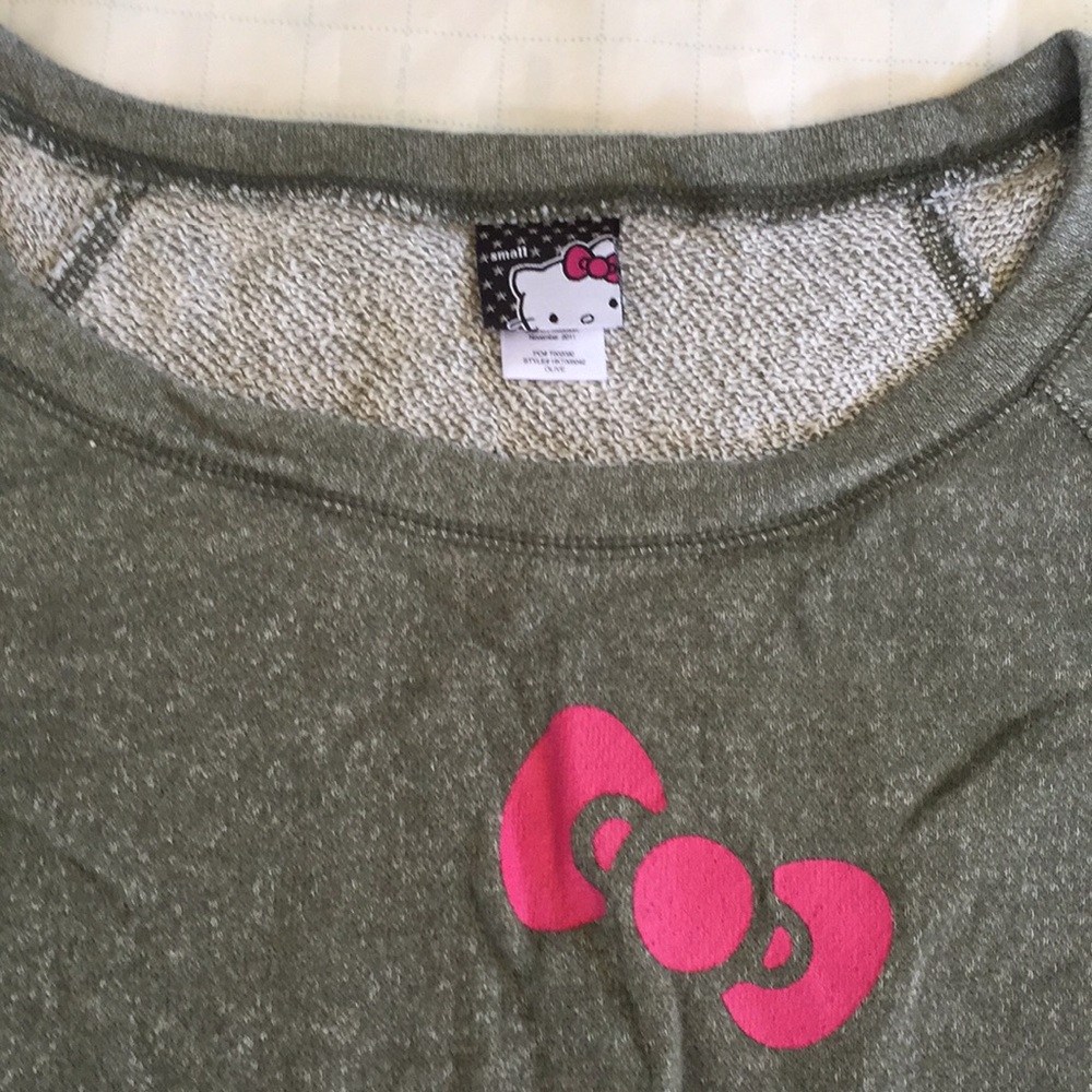 Hello Kitty Sweater - Picture 3 of 4