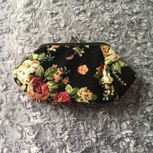 Cute NEW Black Floral Change Purse 👛