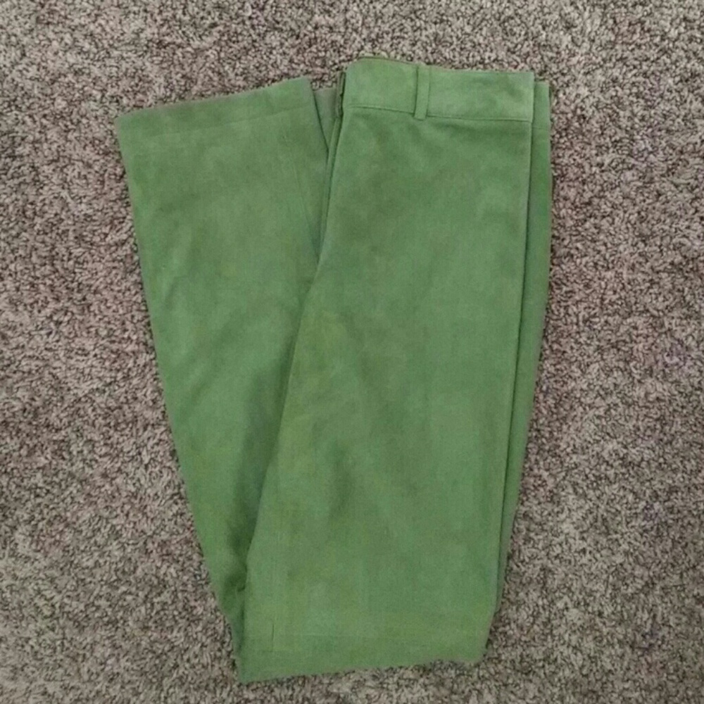 🌈 3/$10 SALE 100% Suede Pea Green Trousers
