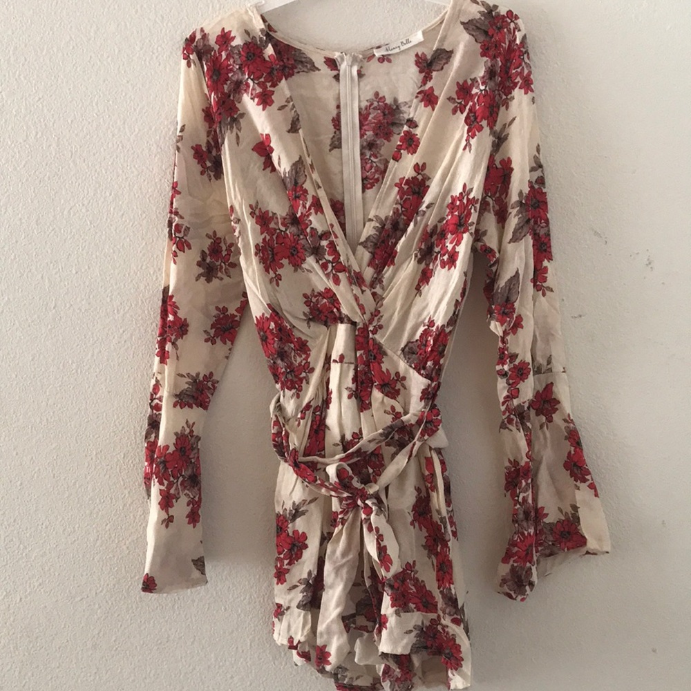 NEW floral romper, bell sleeves - Picture 5 of 7