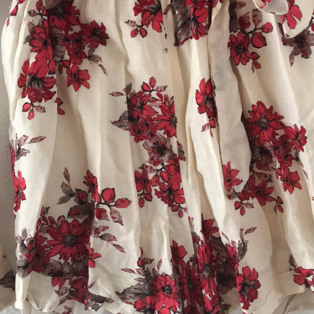 NEW floral romper, bell sleeves - Picture 7 of 7