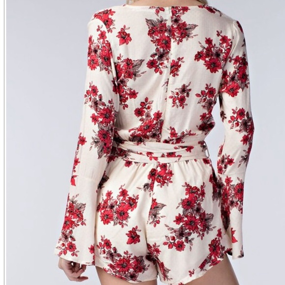NEW floral romper, bell sleeves - Picture 4 of 7