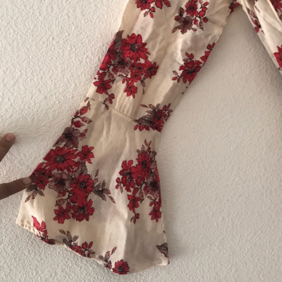 NEW floral romper, bell sleeves - Picture 6 of 7