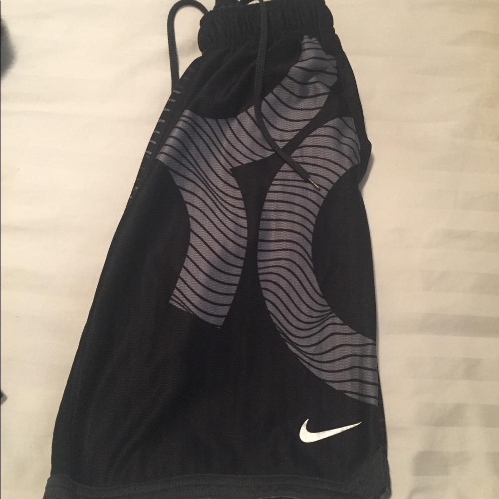 Boys Nike dry fit Kd basketball shorts