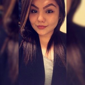 Meet your Posher, Yajaira
