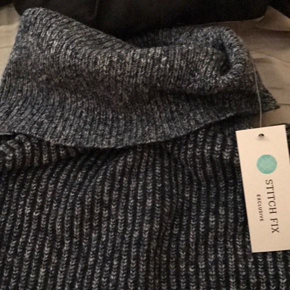 Navy turtleneck sweater - Picture 2 of 4