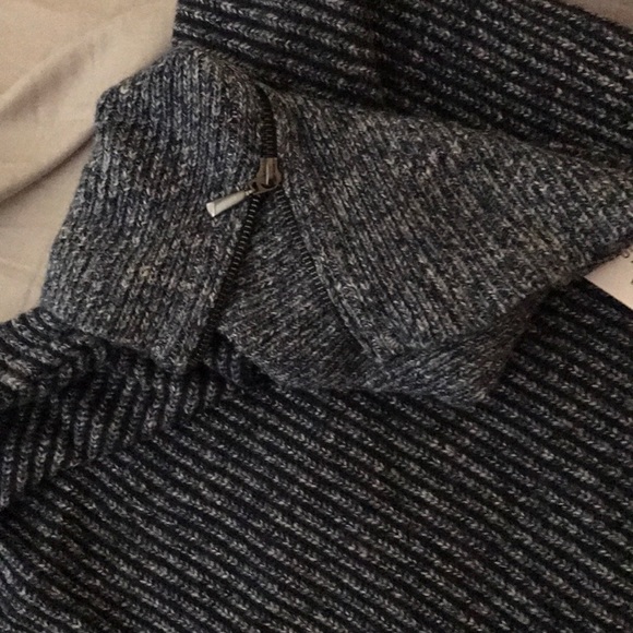 Navy turtleneck sweater - Picture 3 of 4