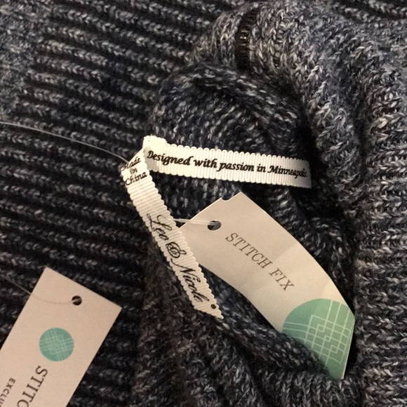 Navy turtleneck sweater - Picture 4 of 4