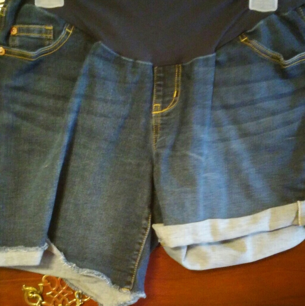 Maternity shorts