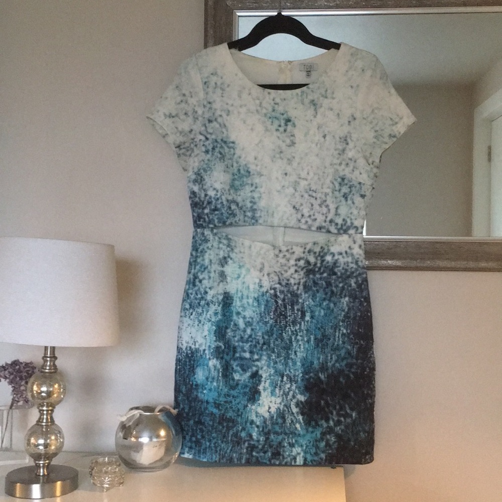 ⭐️Moving Sale⭐️ Make an offer | cut out dress