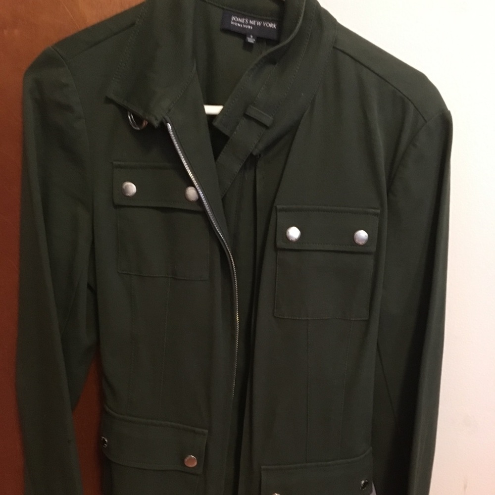 🌟A STEAL!🌟 Military jacket army green, cute!