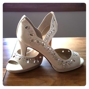 Adrienne Vittadini Shoes- Ivory