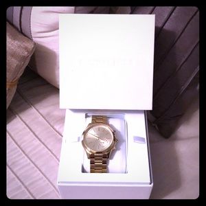 Michael Kors Access slim runway hybrid watch