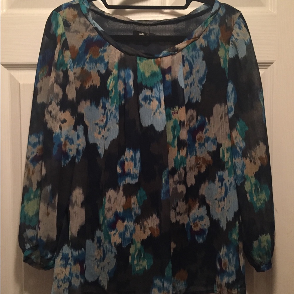 3/4 sleeve floral shirt.