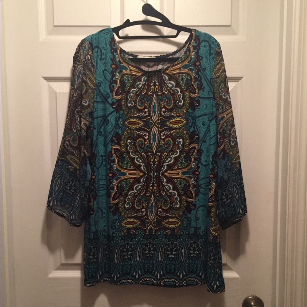 Multi colored 3/4 sleeve shirt