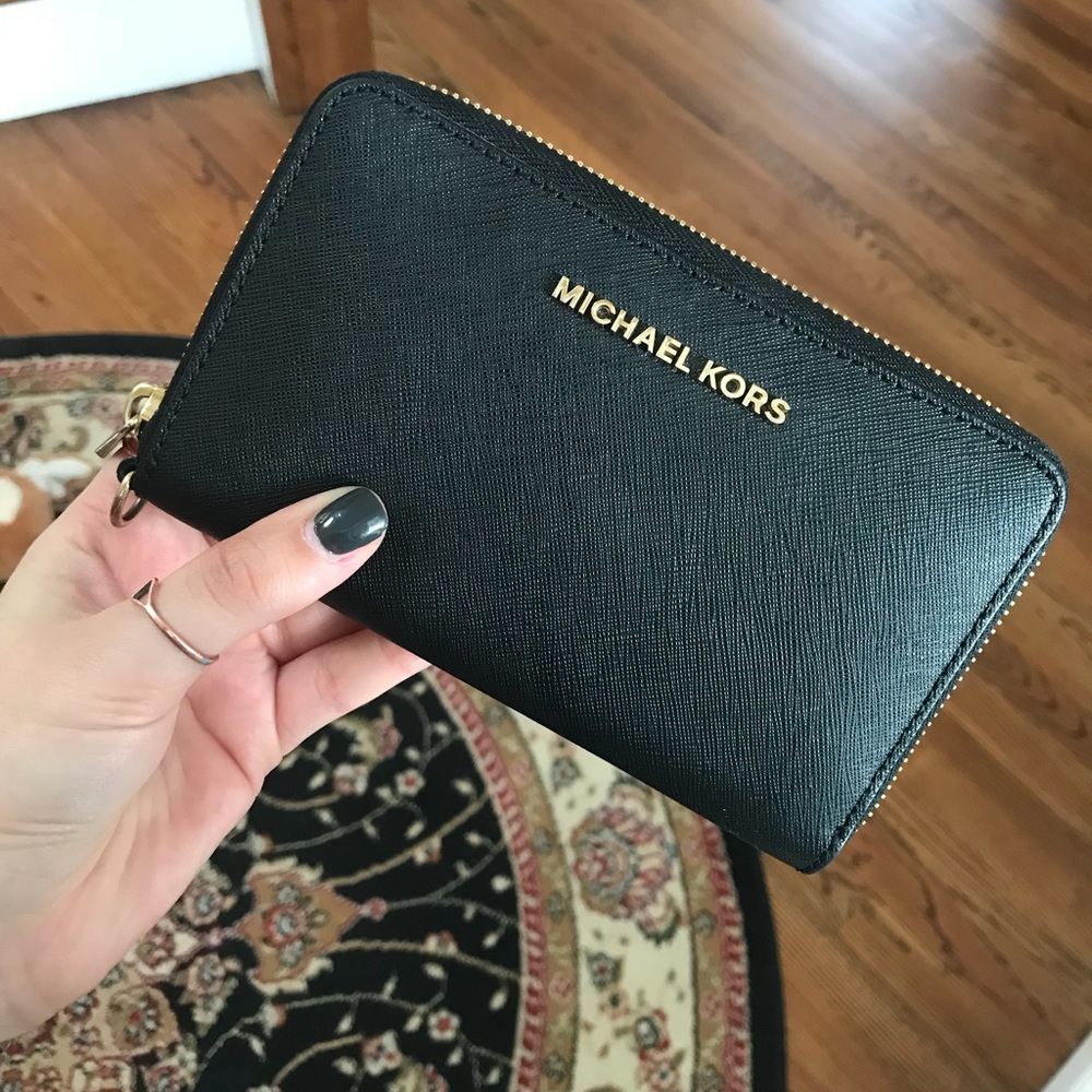BLACK MICHAEL KORS SMARTPHONE WALLET