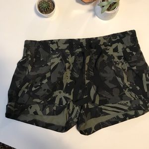 Lululemon shorts size 10