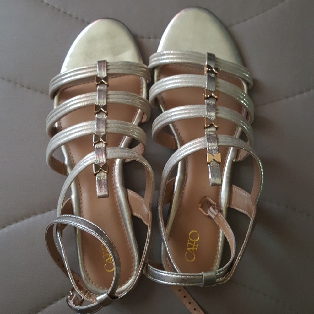 Sz 11Pale gold sandals