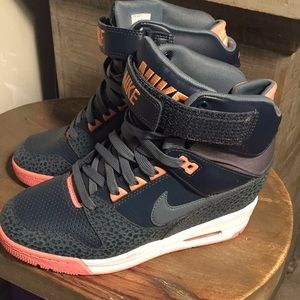 Nike women’s Air Max size 7