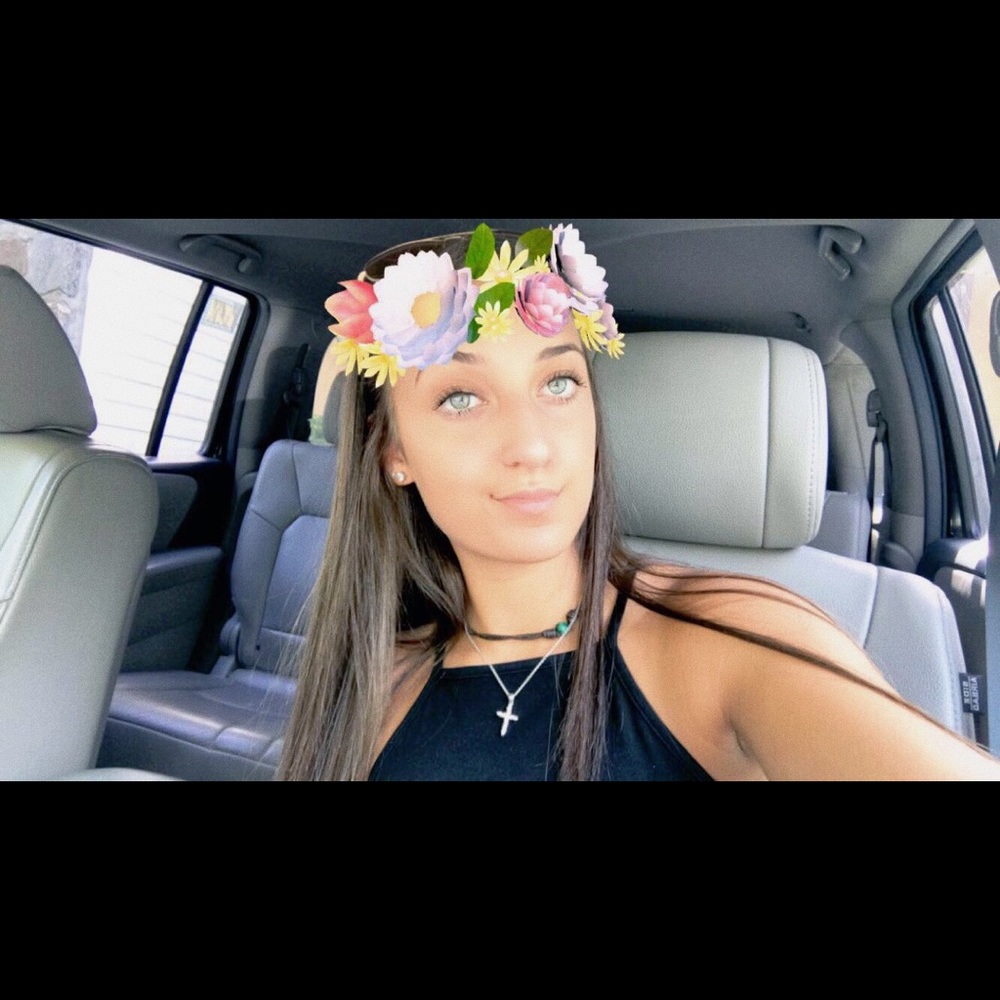 Meet your Posher, Dominique