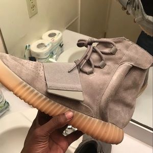 Adidas yeezy 750 boost "gum bottoms"