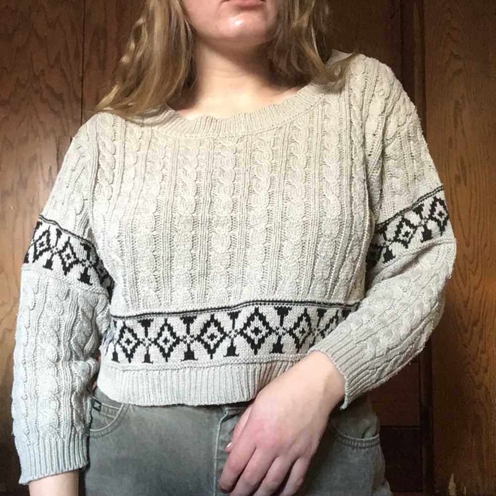 Cute vintage cropped sweater