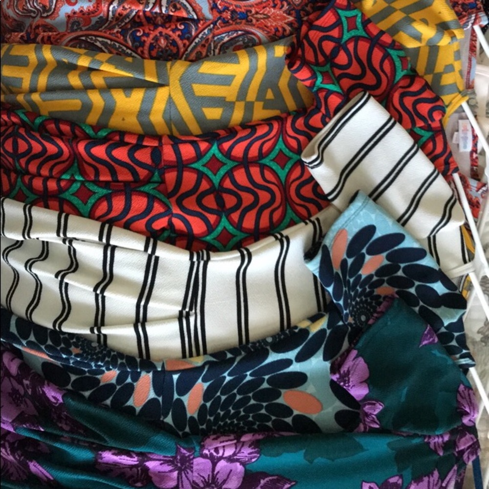 So many xxs lularoe Amelia dresses