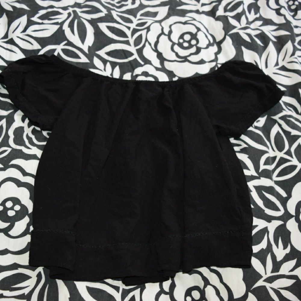 OLD NAVY OFF THE SHOULDER TOP