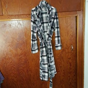 Woman's plaid robe size XL (16/18)