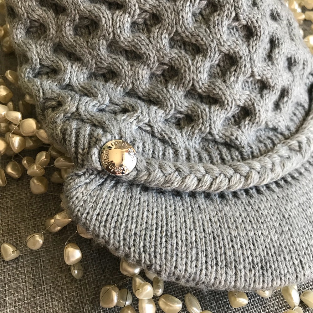 CALVIN KLEIN π Gray Honeycomb Cable Cabbie Hat - Picture 2 of 6