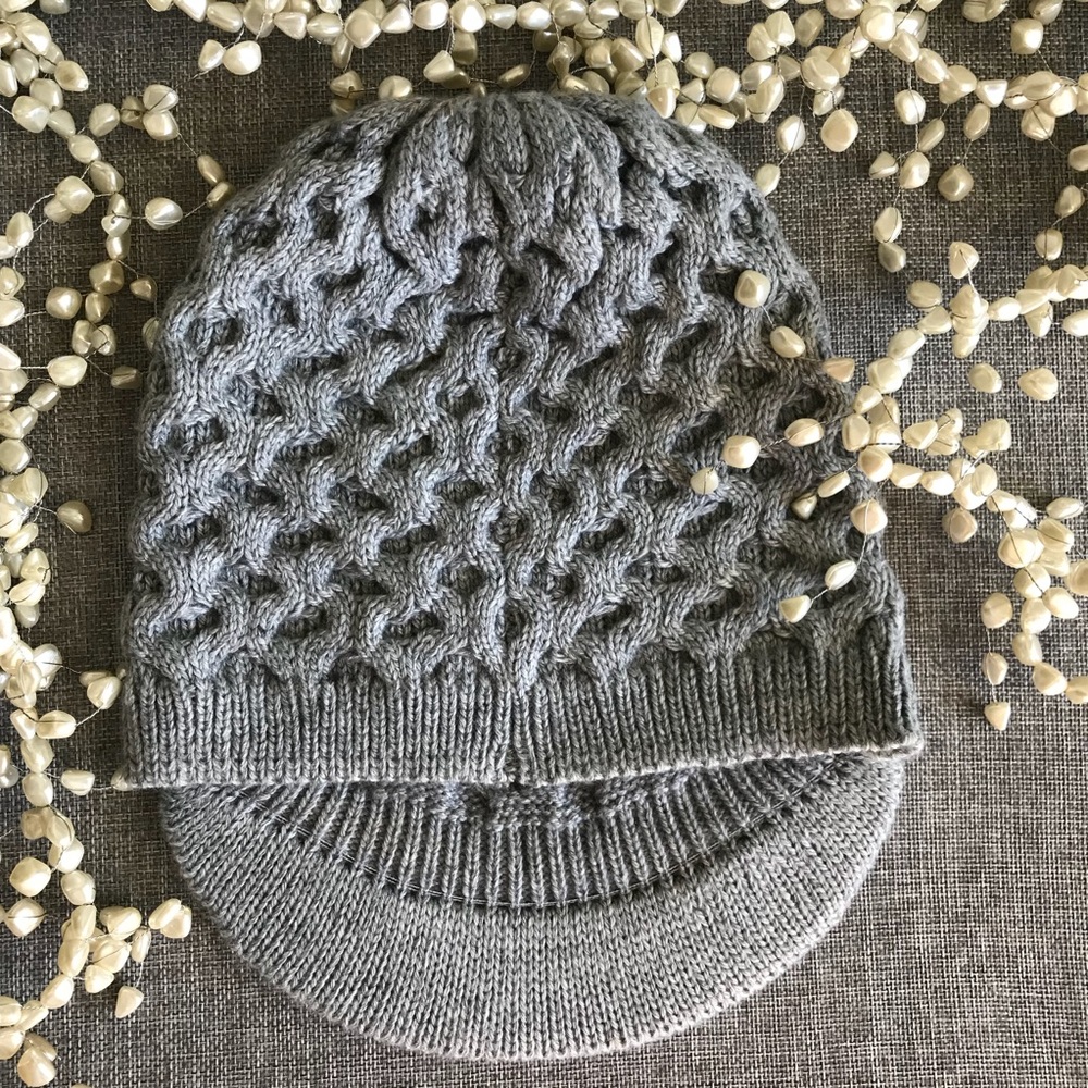 CALVIN KLEIN π Gray Honeycomb Cable Cabbie Hat - Picture 3 of 6