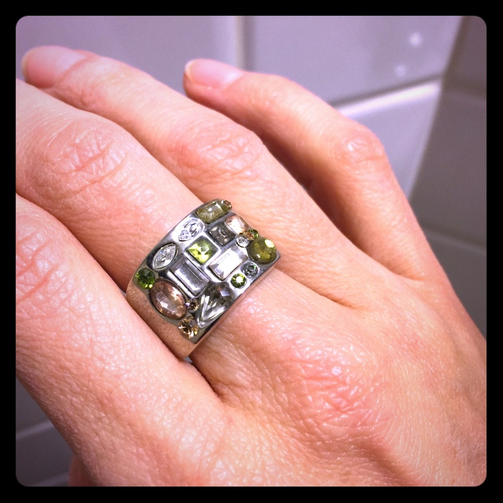 GUESS ring with 20 stones