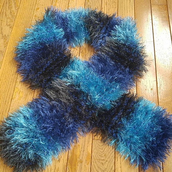 ♦ 3 for $15 Hand-Knit Stripe Fuzzy Scarf - Picture 4 of 6