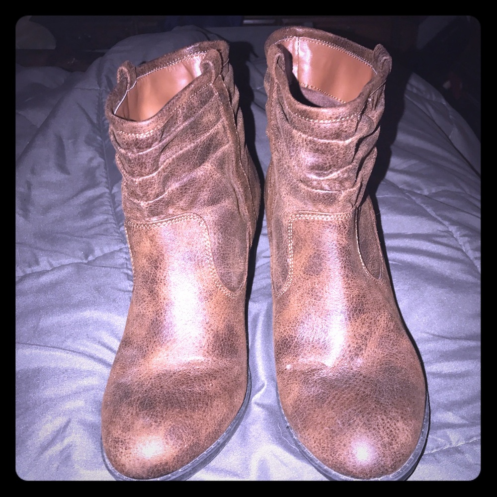 CHOCOLATE BROWN BOOTIES SIZE 9 LIKE NEW CONDITION