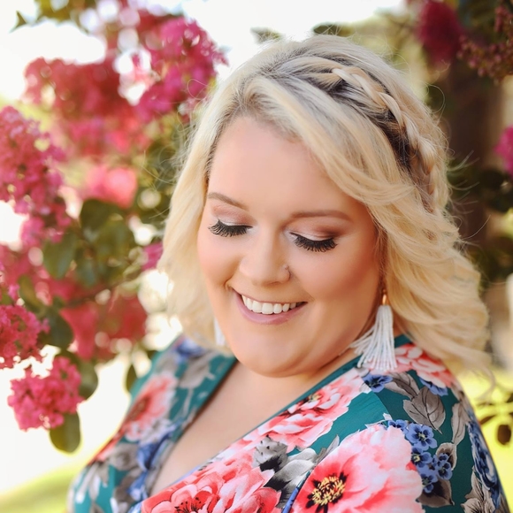 Meet your Posher, Jennifer - Picture 1 of 1