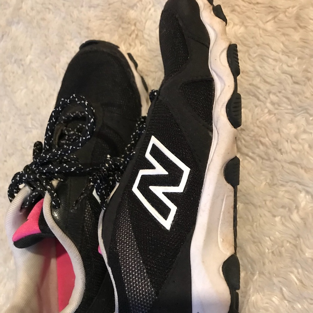 Black and white athletic shoes size 7