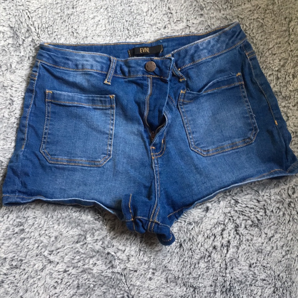 Evn1 booty shorts 🍑