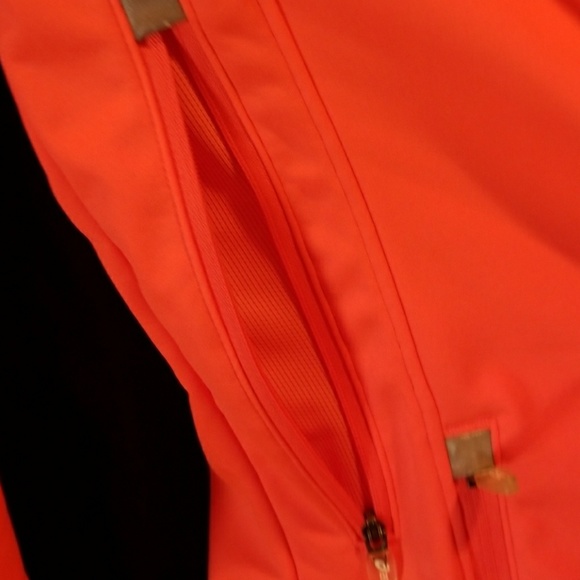 ASICS  Softshell Jacket Medium - Picture 6 of 6