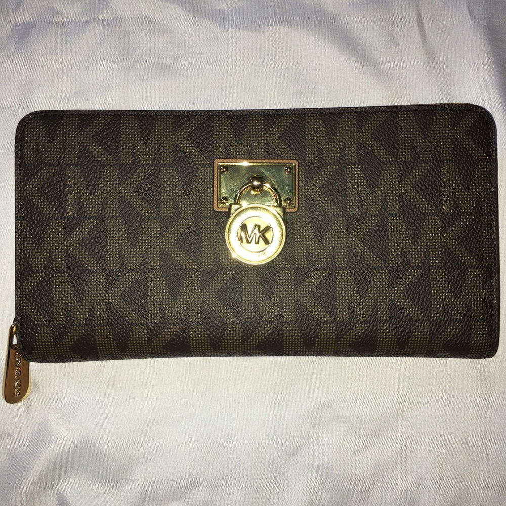 Michael Kors Hamilton Traveler Zip Around Wallet