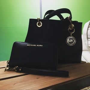 Small Michael Kors Purse ❤️❤️