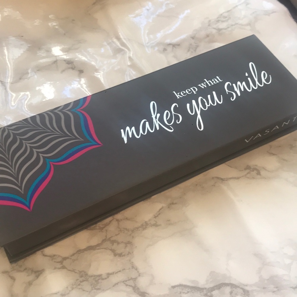 Vasanti Keep What makes you smile brush set